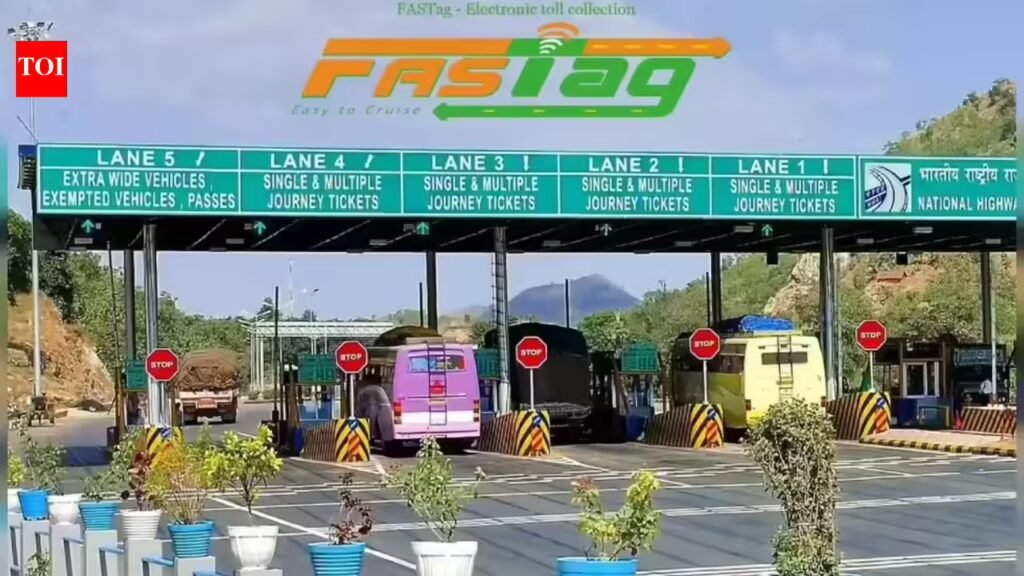 Will there soon be no cash on highway tolls? FASTag, UPI only option Will there soon be no cash on highway tolls? FASTag, UPI only option