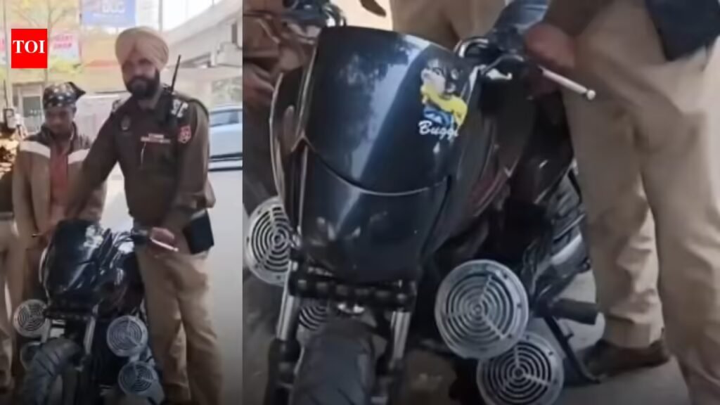 Train-like horn on Hero HF Deluxe! Watch police test it out in viral video Train-like horn on Hero HF Deluxe! Watch police test it out in viral video