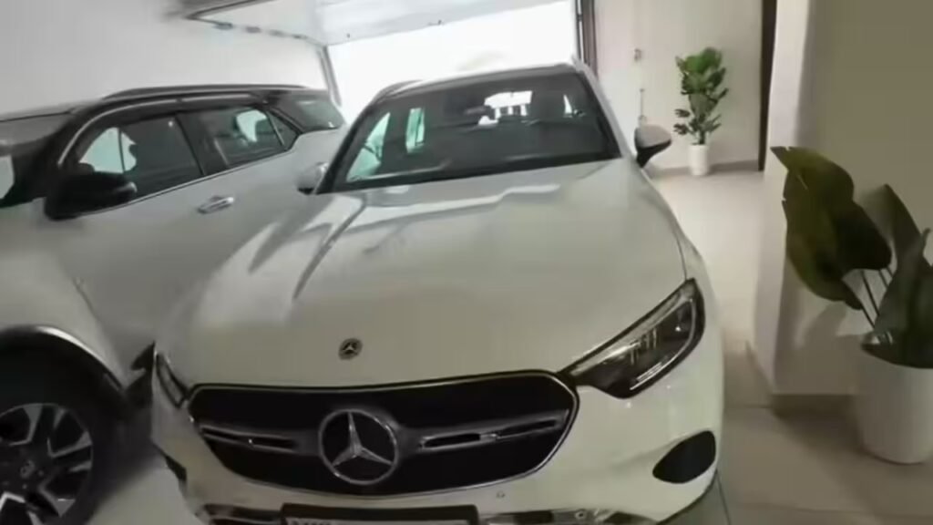 YouTuber Saurav Joshi: YouTuber retracts Mercedes E20 mileage claim, engine fault revealed.